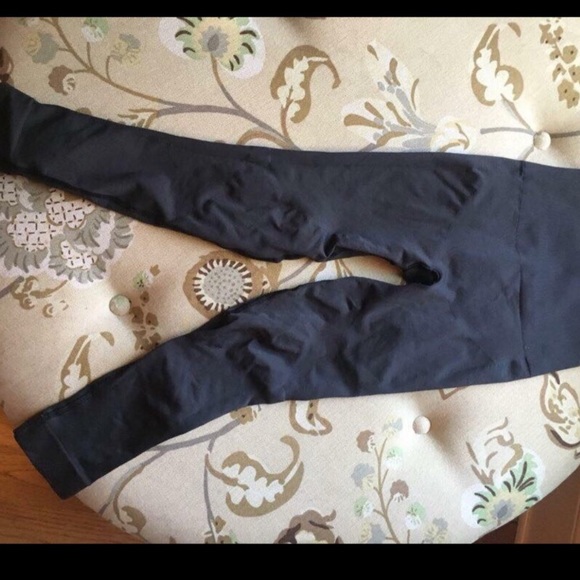 Lululemon size 4 new without tag - Picture 3 of 6